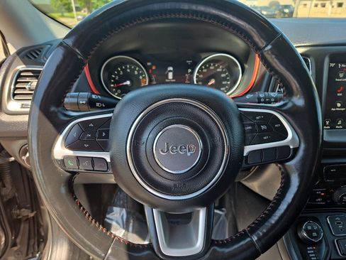 Used 2018 Jeep Compass Trailhawk w/ Leather Interior Group AWD/4WD image 17