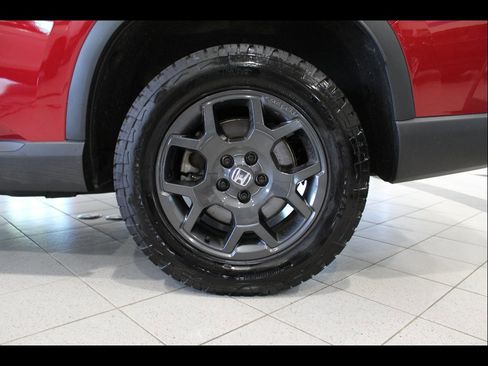 Certified 2025 Honda Pilot TrailSport image 12