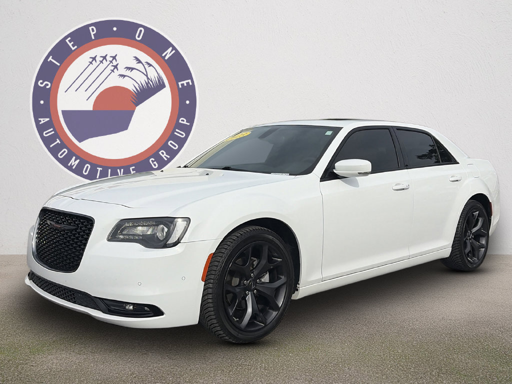 Used 2023 Chrysler 300 S RWD image 2