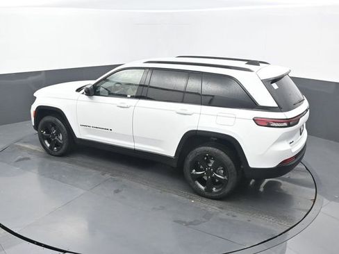 New 2025 Jeep Grand Cherokee Altitude AWD/4WD image 48