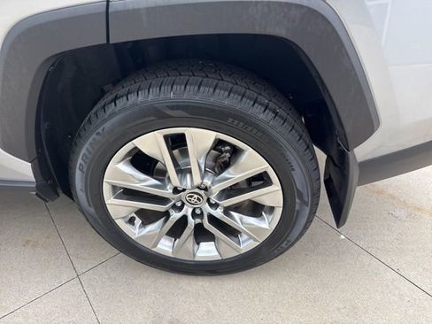 Used 2020 Toyota RAV4 XLE Premium image 11