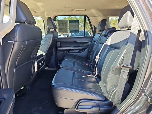 Used 2024 Ford Expedition XLT image 19