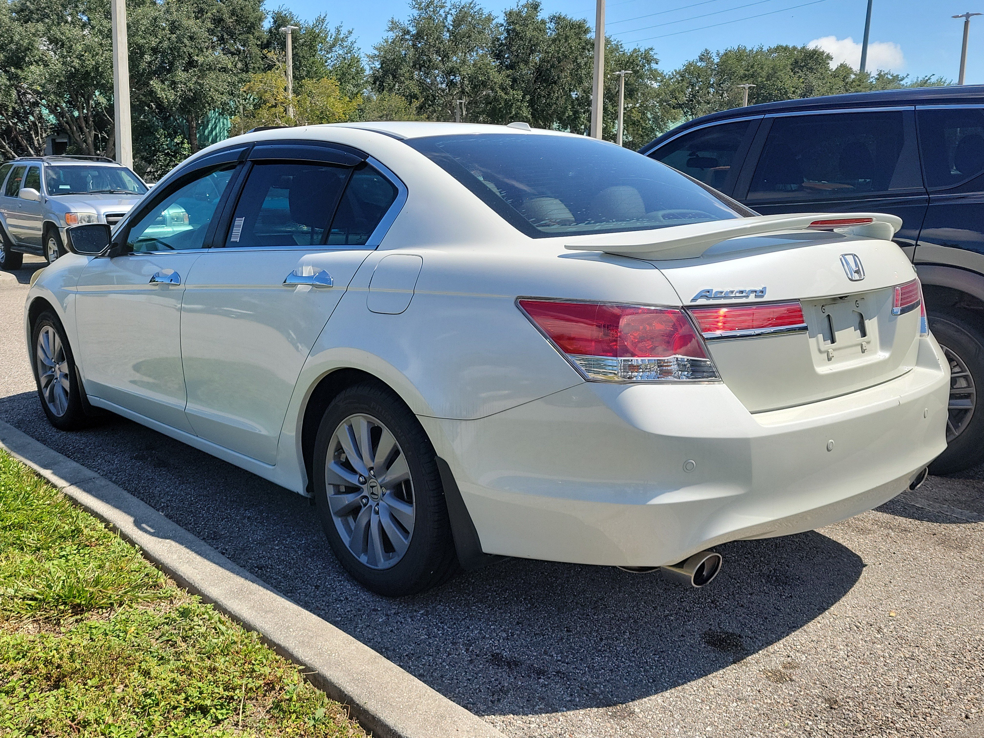 Used 2011 Honda Accord EX-L image 6