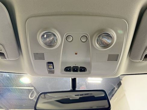 Used 2011 GMC Acadia SLT image 21