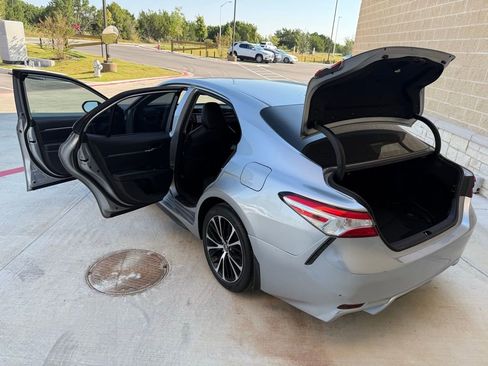 Used 2020 Toyota Camry SE image 23