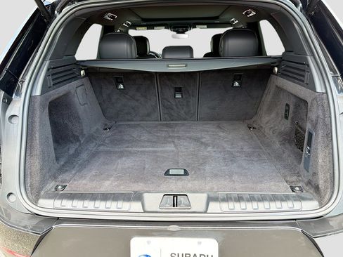 Used 2025 Land Rover Range Rover Sport SE image 12