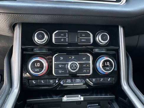 Used 2022 GMC Yukon XL Denali RWD image 26