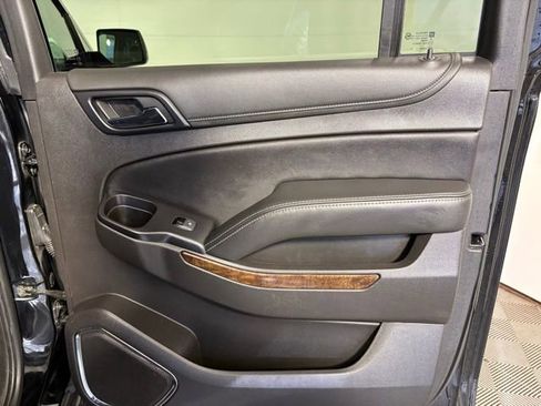 Used 2020 Chevrolet Suburban LT image 17