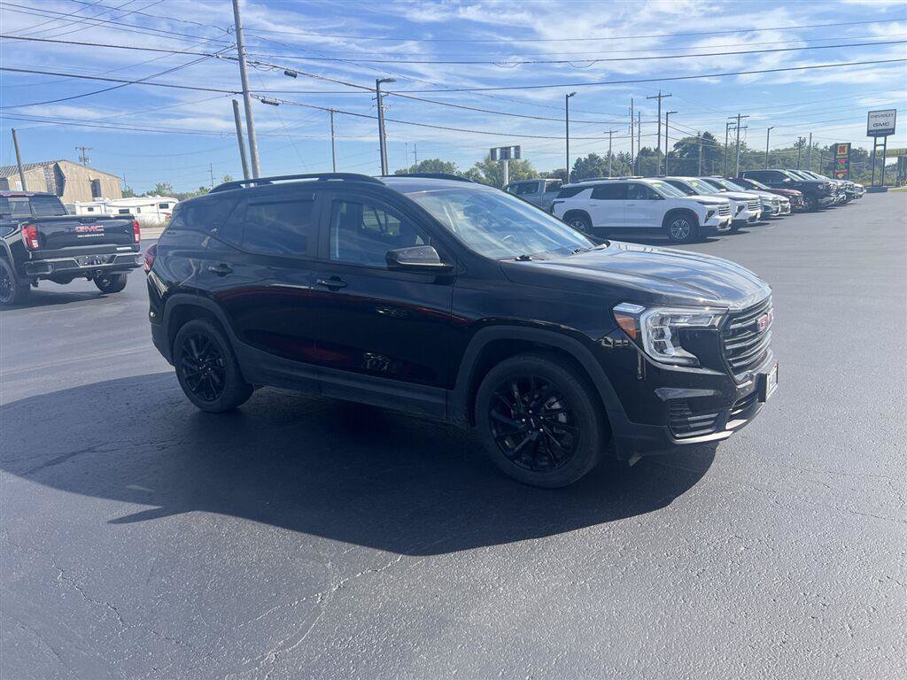 Used 2024 GMC Terrain SLE w/ Driver Convenience Package AWD/4WD image 2