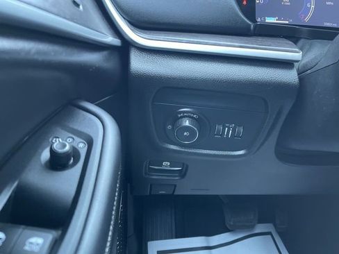 Used 2023 Jeep Grand Cherokee Limited w/ Luxury Tech Group II image 18