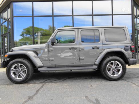 Used 2019 Jeep Wrangler Unlimited Sahara w/ Dual Top Group image 8