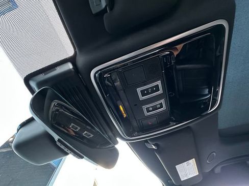 Used 2021 Land Rover Range Rover Velar S image 33