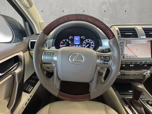 Used 2017 Lexus GX 460 Luxury w/ Preferred Accessory Package AWD/4WD image 21