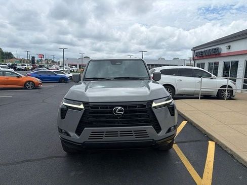 Used 2024 Lexus GX 550 w/ Accessory Package (2T) AWD/4WD image 12