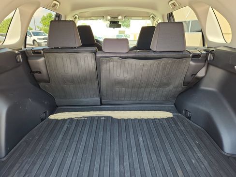 Used 2022 Toyota RAV4 LE AWD/4WD image 13