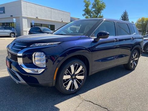 New 2025 Mitsubishi Outlander SE image 1