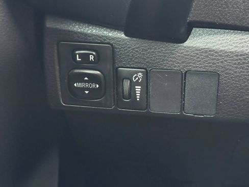Used 2017 Toyota Corolla SE FWD image 29