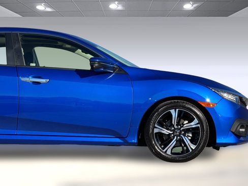 Used 2018 Honda Civic Touring image 34