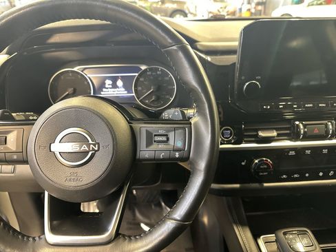 Certified 2024 Nissan Pathfinder SL image 14