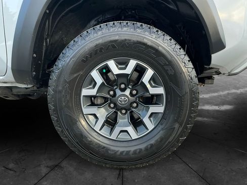 Used 2021 Toyota Tacoma TRD Off-Road image 15