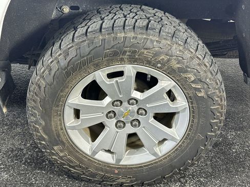 Used 2020 Chevrolet Colorado LT w/ Safety Package image 10