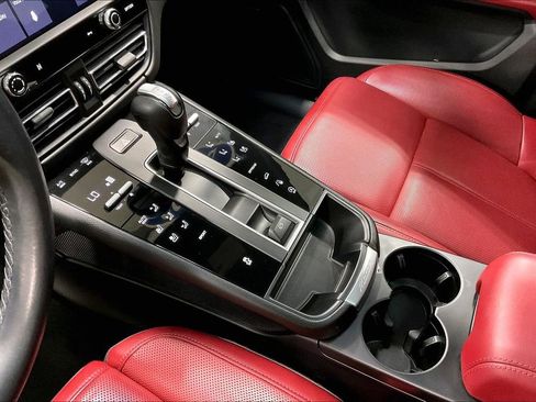 Used 2022 Porsche Macan w/ Premium Package Plus AWD/4WD image 18