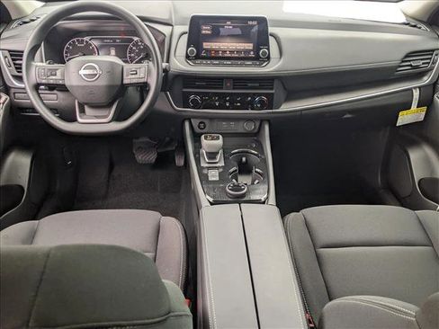 Used 2025 Nissan Rogue S image 13