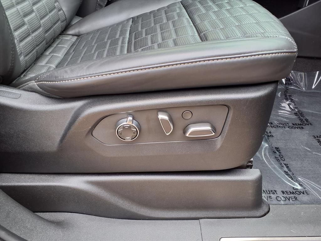 Certified 2023 Cadillac Escalade V w/ LPO, ONYX Package AWD/4WD image 10