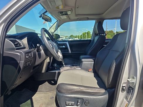 Used 2018 Toyota 4Runner SR5 Premium image 13