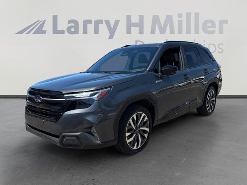 Used 2025 Subaru Forester Touring image 1