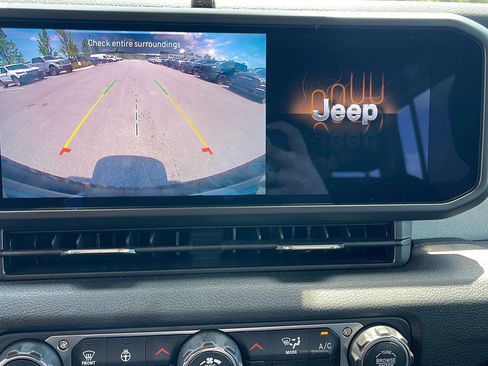 Used 2025 Jeep Wrangler Unlimited Sport AWD/4WD image 18