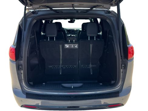 Used 2020 Chrysler Pacifica Touring-L Plus w/ Advanced Safetytec Group FWD image 19