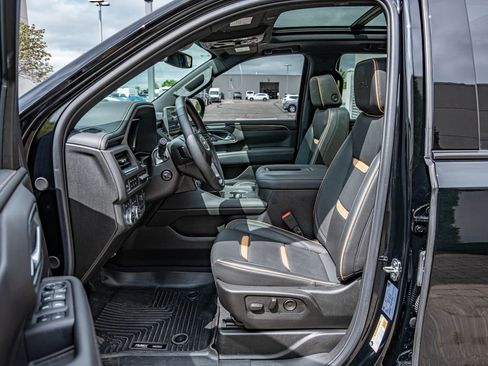 Used 2024 GMC Yukon AT4 w/ Technology Package AWD/4WD image 32