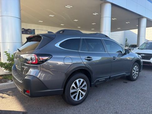 Used 2025 Subaru Outback Premium AWD/4WD image 3