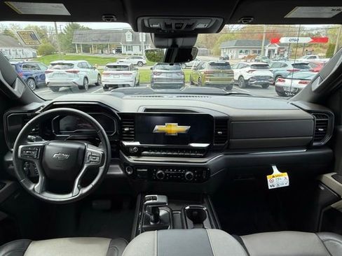 Used 2025 Chevrolet Silverado 1500 ZR2 w/ Technology Package image 24