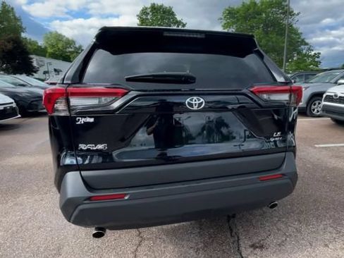 Used 2025 Toyota RAV4 LE AWD/4WD image 3