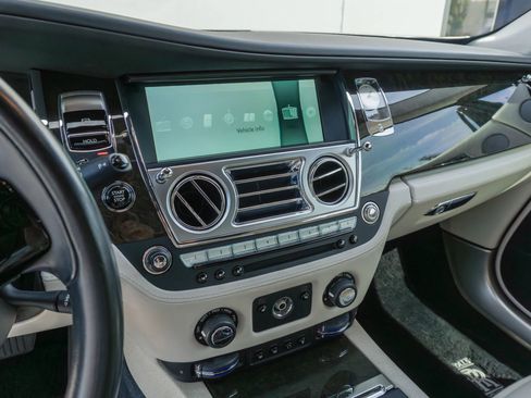 Used 2016 Rolls-Royce Wraith RWD image 17