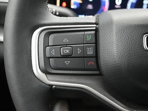 Used 2025 Jeep Wagoneer Series III w/ Premium Group I AWD/4WD image 11