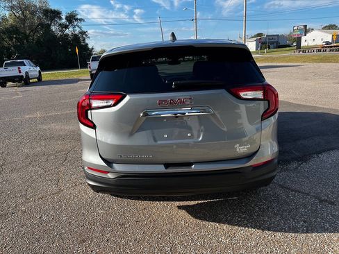 Used 2024 GMC Terrain SLE image 5