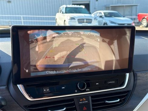 Used 2023 Nissan Altima 2.5 SV w/ SV Premium Package image 24