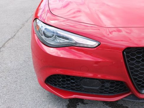 Used 2022 Alfa Romeo Giulia Veloce AWD/4WD image 36