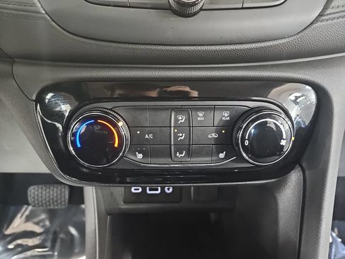 Used 2022 Buick Encore GX Preferred w/ Sport Touring Package FWD image 29