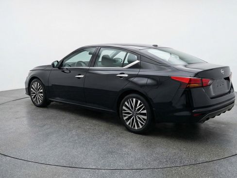 Used 2025 Nissan Altima 2.5 SV FWD image 6