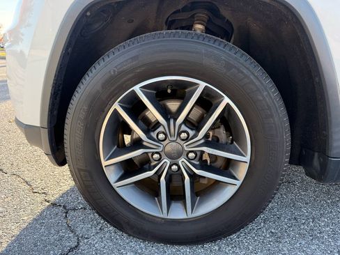 Used 2020 Jeep Grand Cherokee Limited image 35