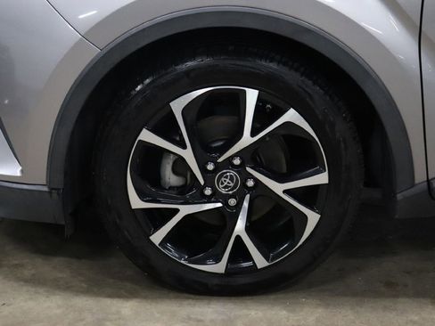 Used 2019 Toyota C-HR XLE image 27