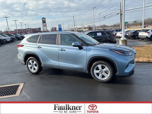 Used 2023 Toyota Highlander LE image 4