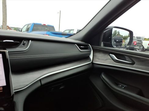 Used 2024 Jeep Grand Cherokee Limited w/ Trailer Tow Package image 21