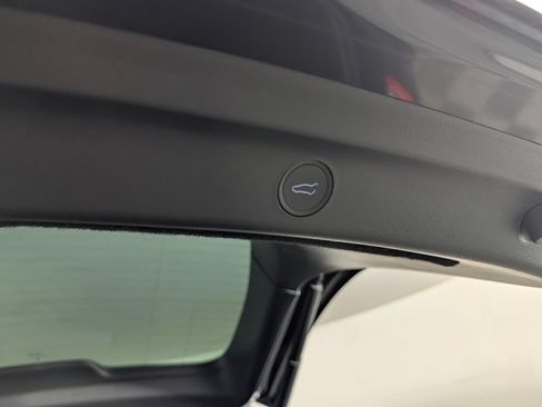 Used 2024 Tesla Model Y Long Range RWD image 17