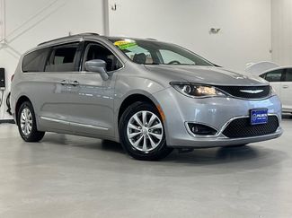 Used 2017 Chrysler Pacifica Touring-L video 2