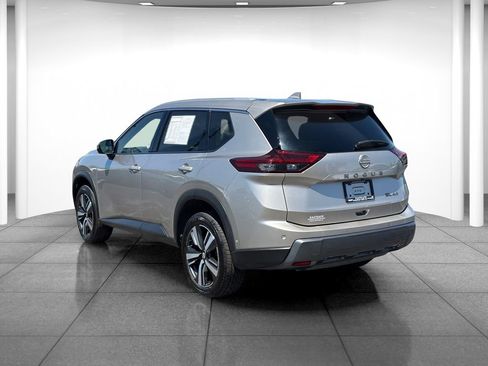 Used 2024 Nissan Rogue SL AWD/4WD image 5